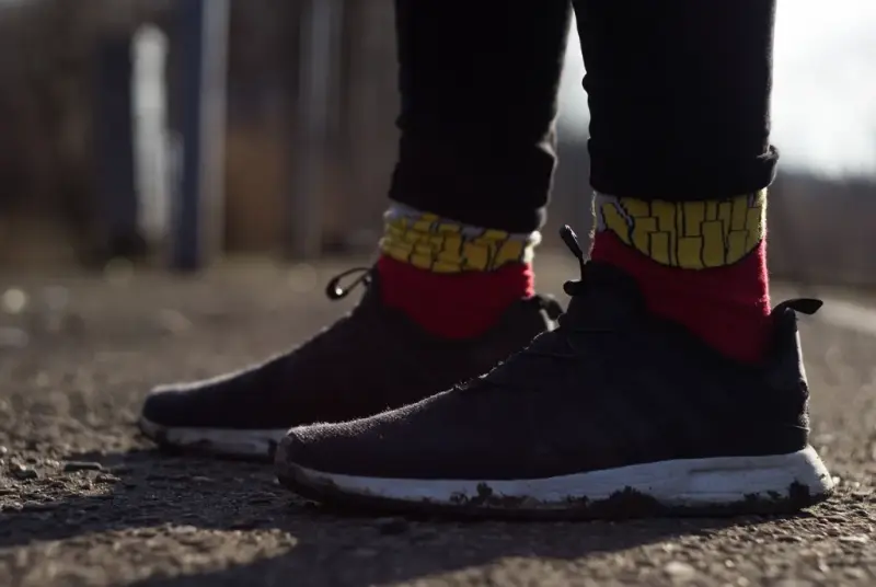 Jak dbać o kolorowe skarpetki męskie